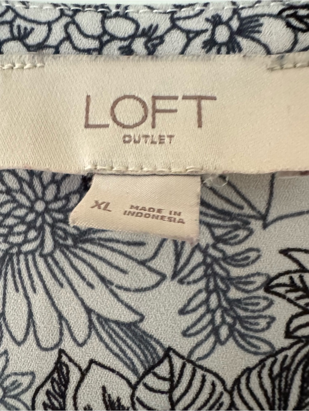 LOFT Black & White Floral V-Neck Peplum Blouse XL - Picture 2 of 3